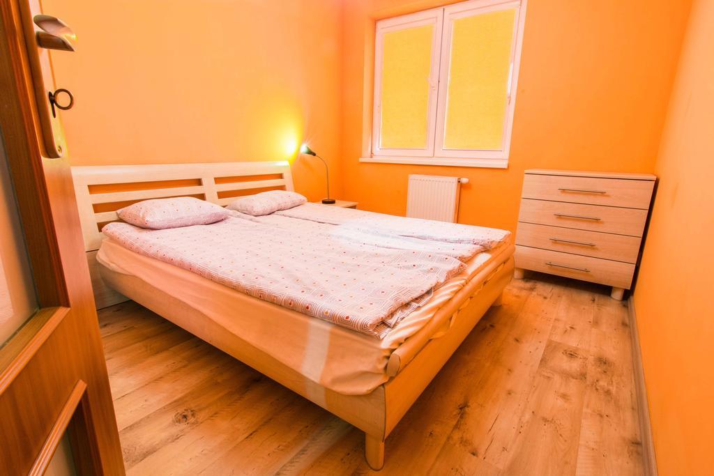 Red Apartment Wrocław Rom bilde