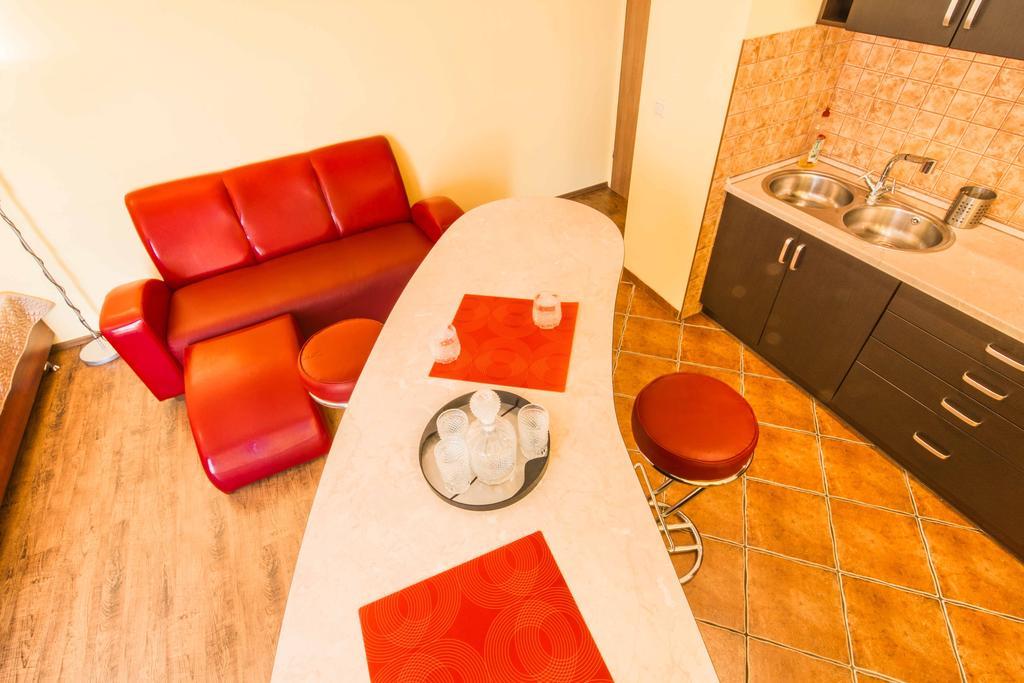 Red Apartment Wrocław Rom bilde